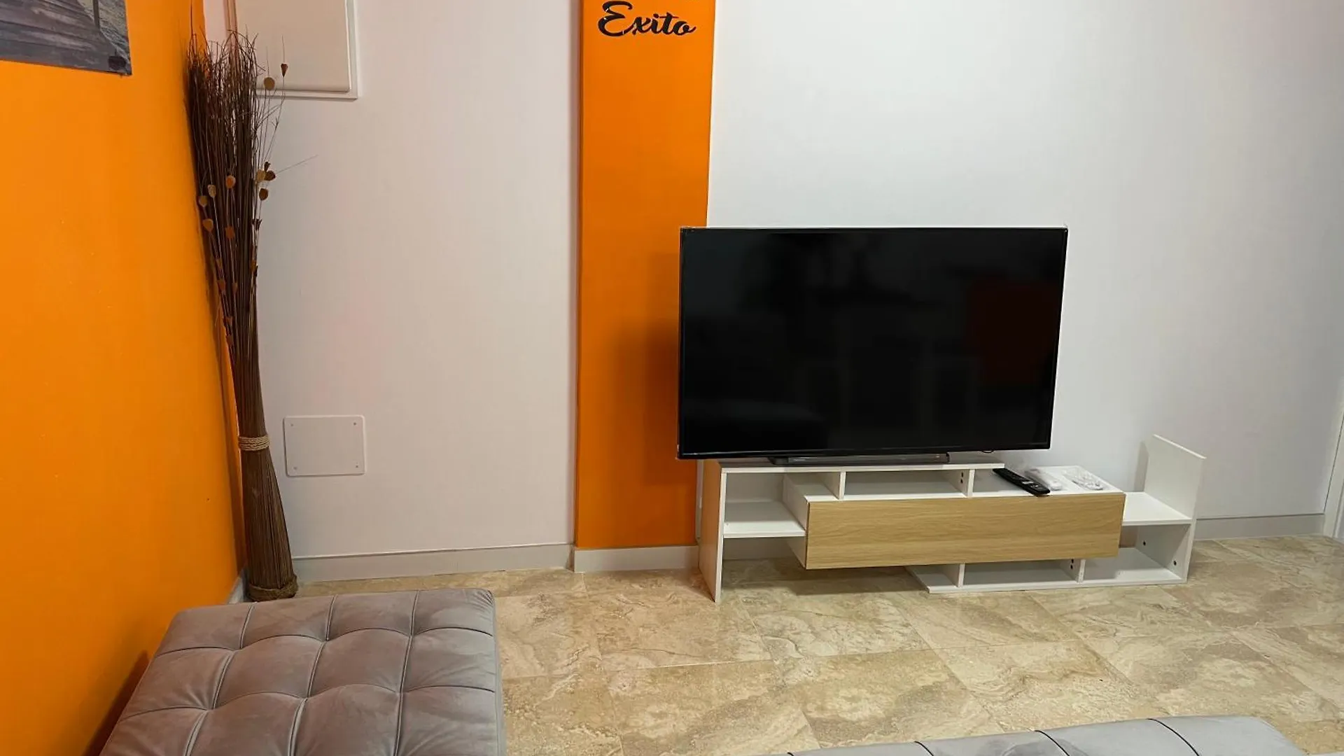 Fabuloso Apartamento,1A Linea De Playa A Estrenar. contacts